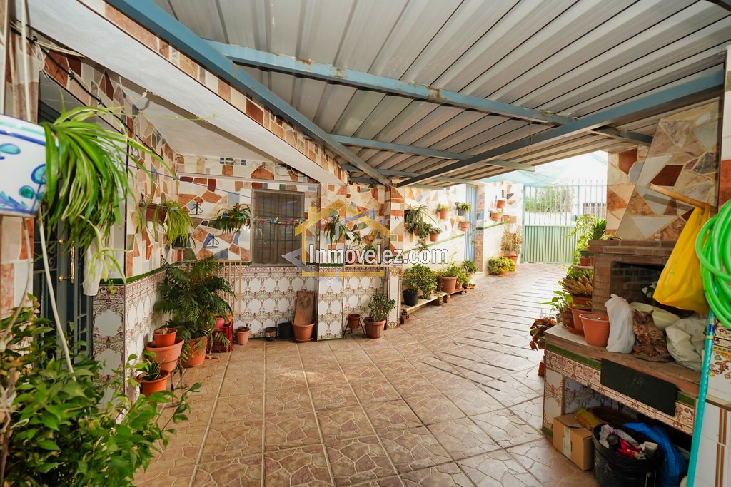 Gran casa en Vélez de Benaudalla (Ref.:0350)