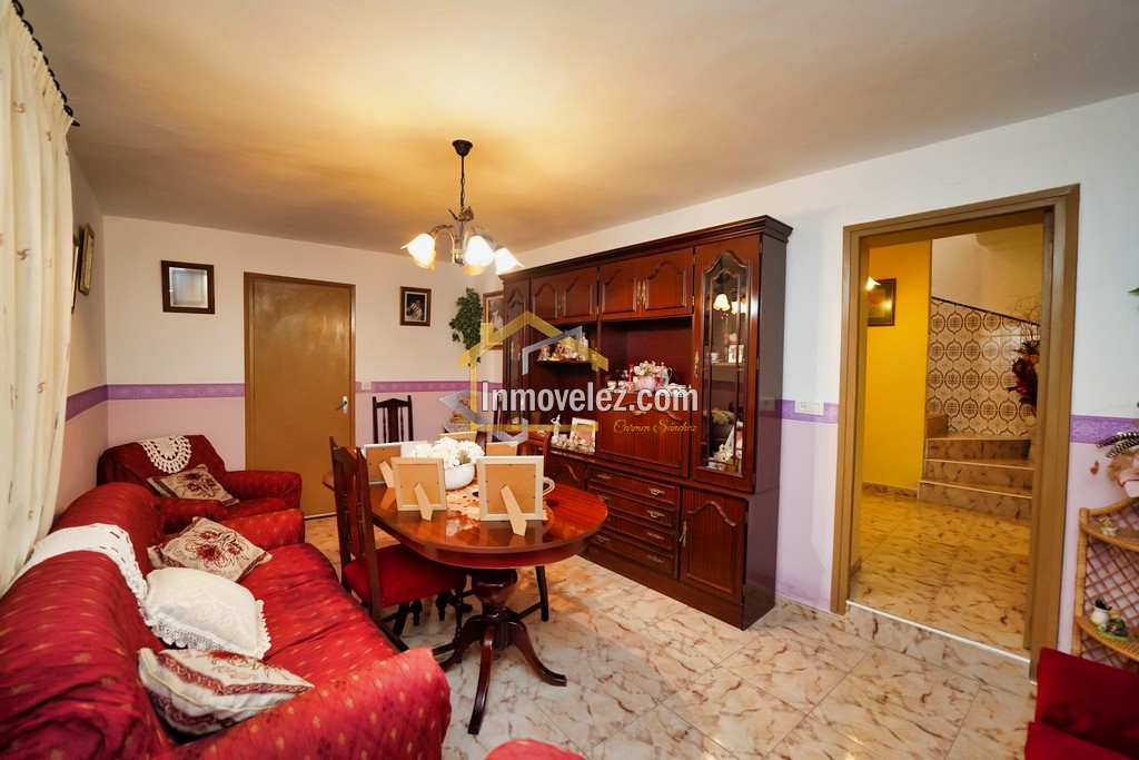 Gran casa en Vélez de Benaudalla (Ref.:0350)