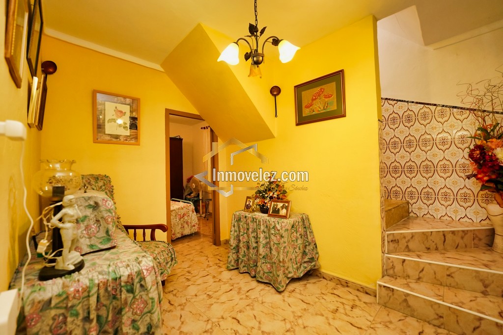 Gran casa en Vélez de Benaudalla (Ref.:0350)