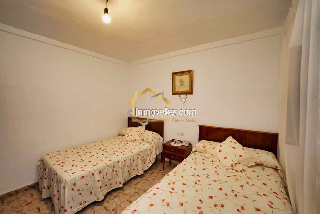 Gran casa en Vélez de Benaudalla (Ref.:0350)