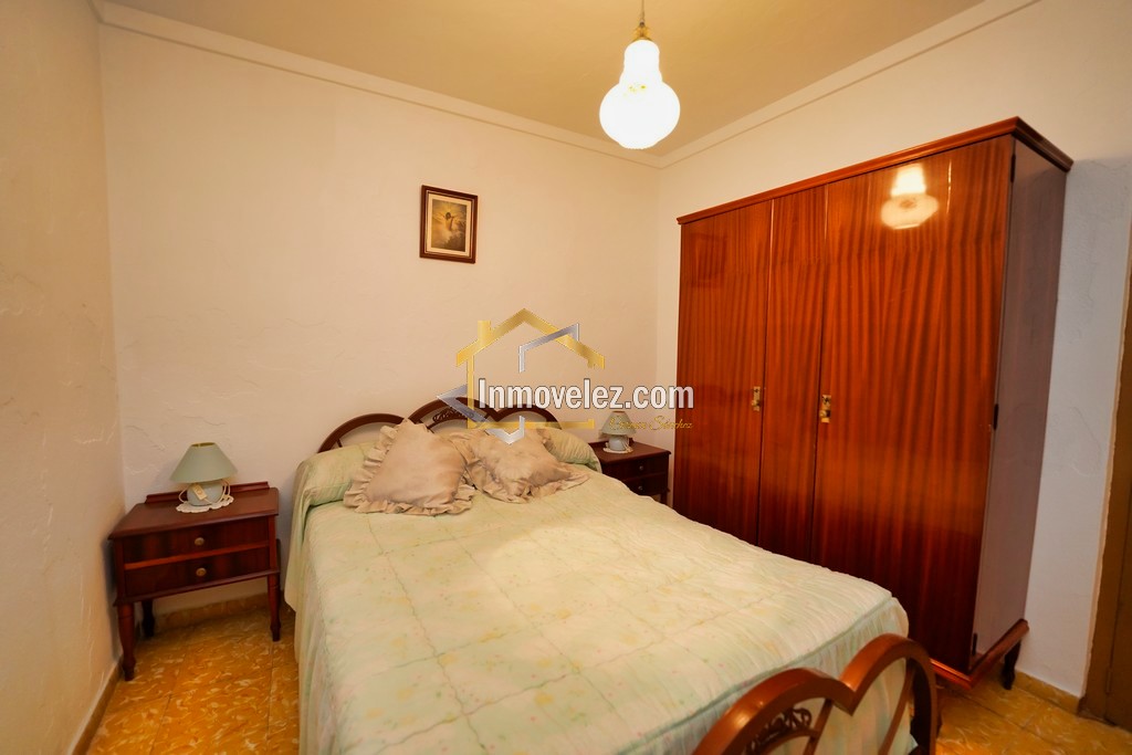 Gran casa en Vélez de Benaudalla (Ref.:0350)