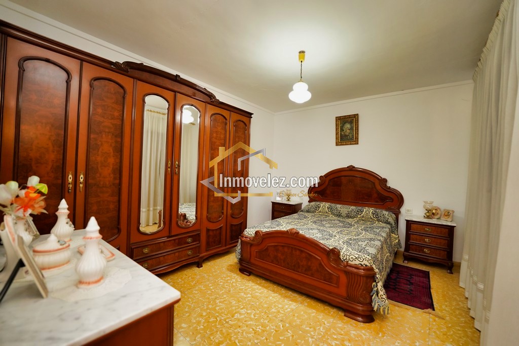 Gran casa en Vélez de Benaudalla (Ref.:0350)