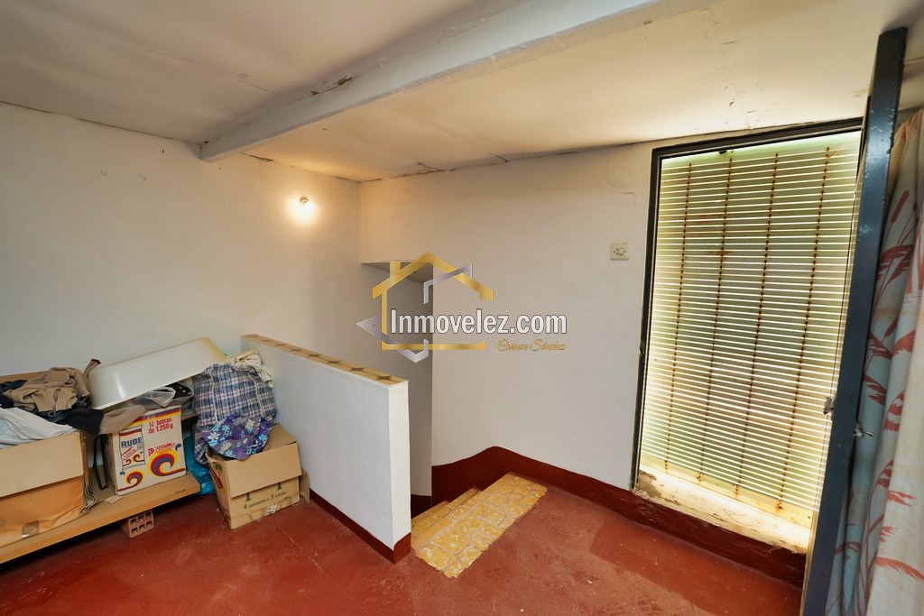Gran casa en Vélez de Benaudalla (Ref.:0350)