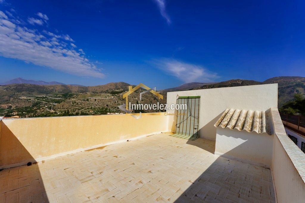 Gran casa en Vélez de Benaudalla (Ref.:0350)