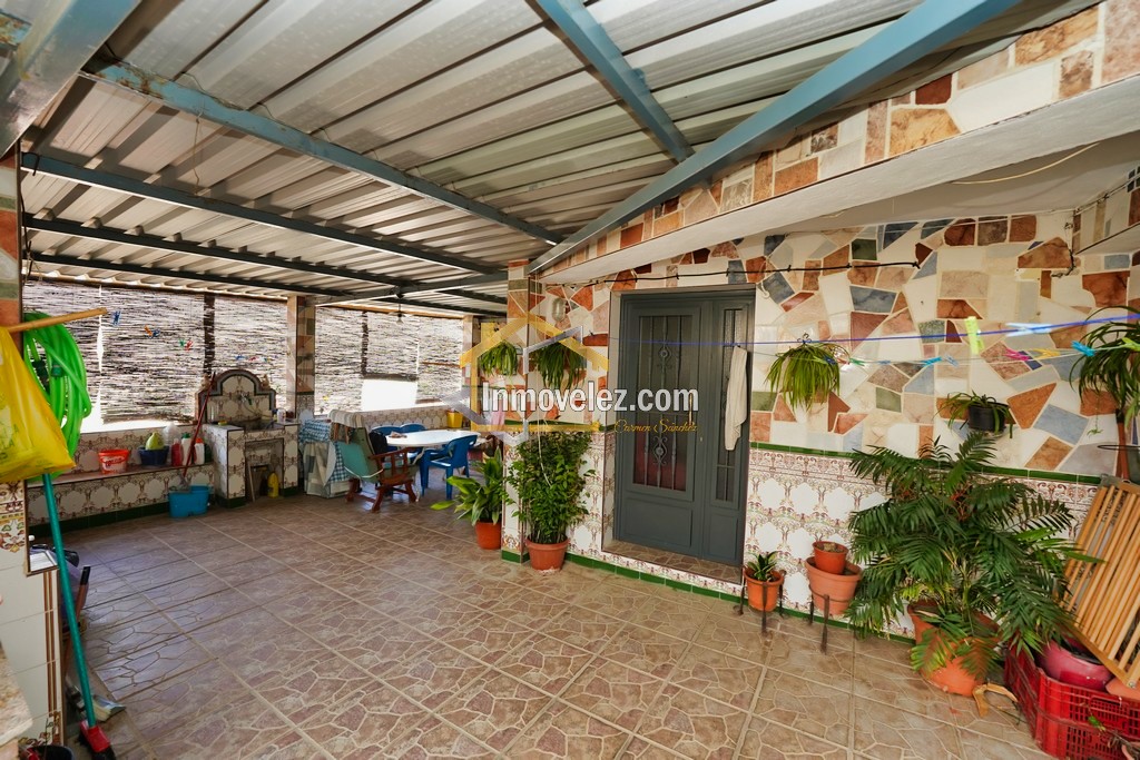 Gran casa en Vélez de Benaudalla (Ref.:0350)