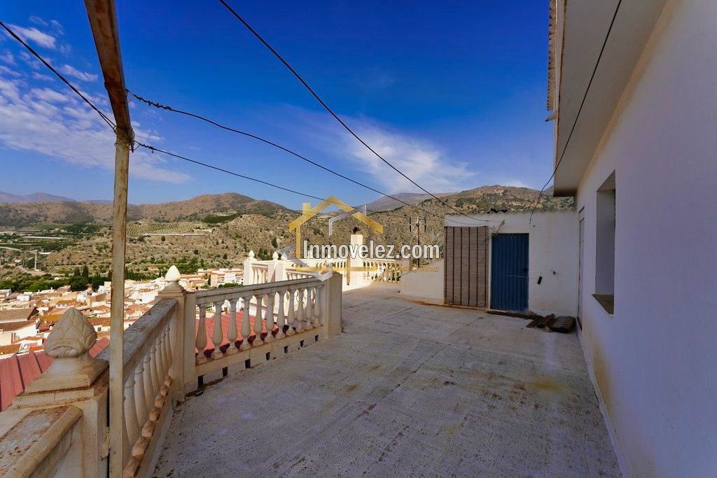 Gran casa en Vélez de Benaudalla (Ref.:0350)