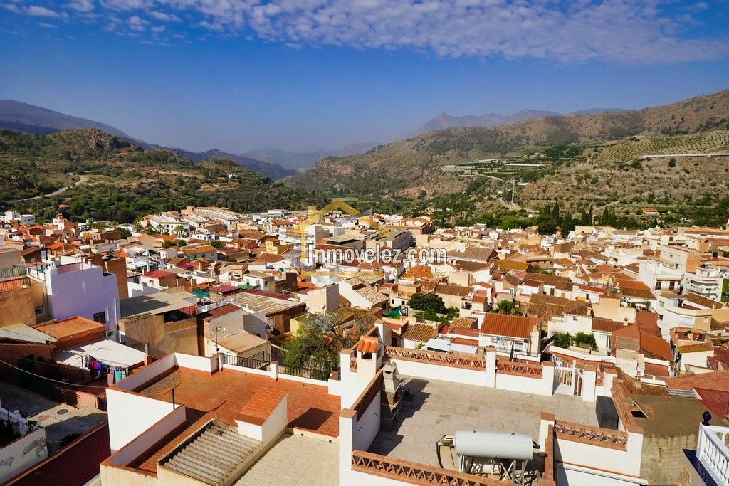 Gran casa en Vélez de Benaudalla (Ref.:0350)