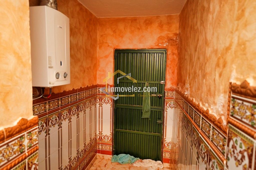 Gran casa en Vélez de Benaudalla (Ref.:0350)