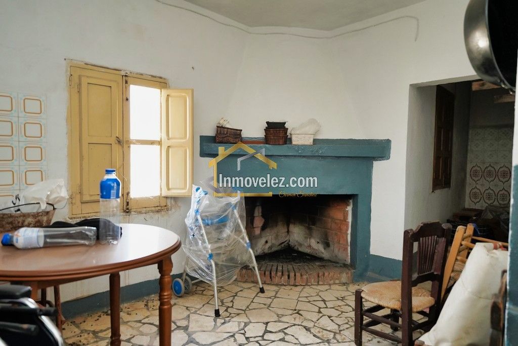 Gran casa en Vélez de Benaudalla (Ref.:0350)