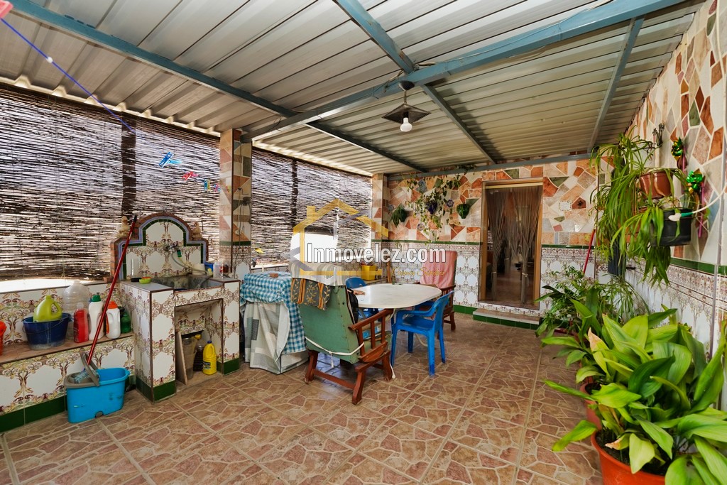Gran casa en Vélez de Benaudalla (Ref.:0350)