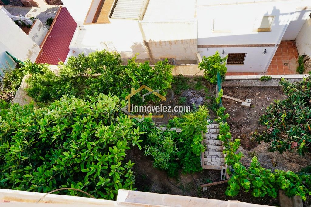 Gran casa en Vélez de Benaudalla (Ref.:0350)