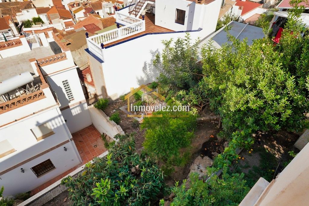 Gran casa en Vélez de Benaudalla (Ref.:0350)