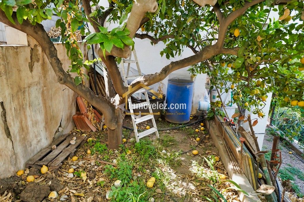 Gran casa en Vélez de Benaudalla (Ref.:0350)