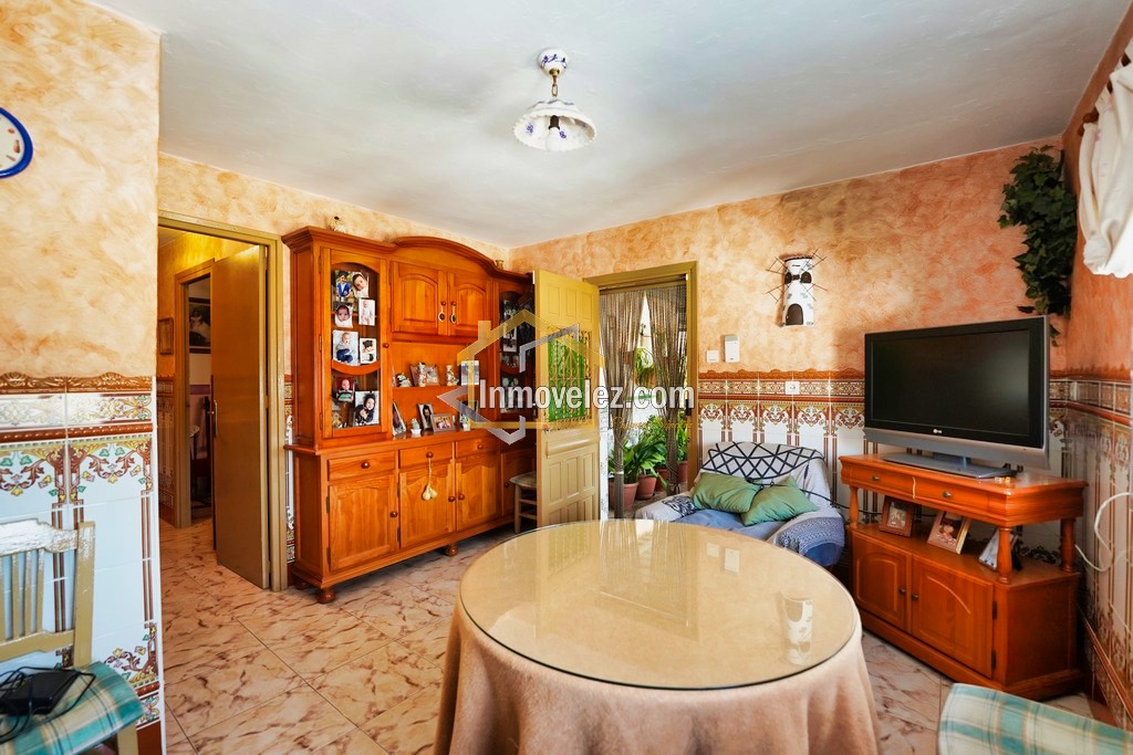 Gran casa en Vélez de Benaudalla (Ref.:0350)