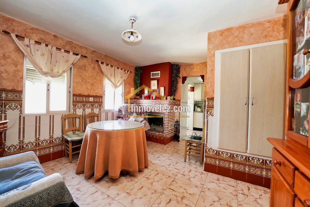 Gran casa en Vélez de Benaudalla (Ref.:0350)