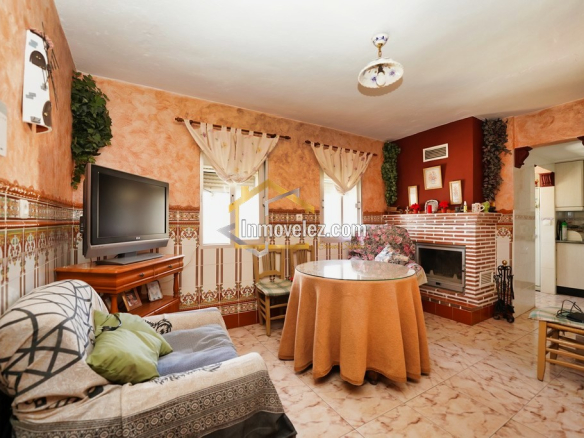 Gran casa en Vélez de Benaudalla (Ref.:0350)