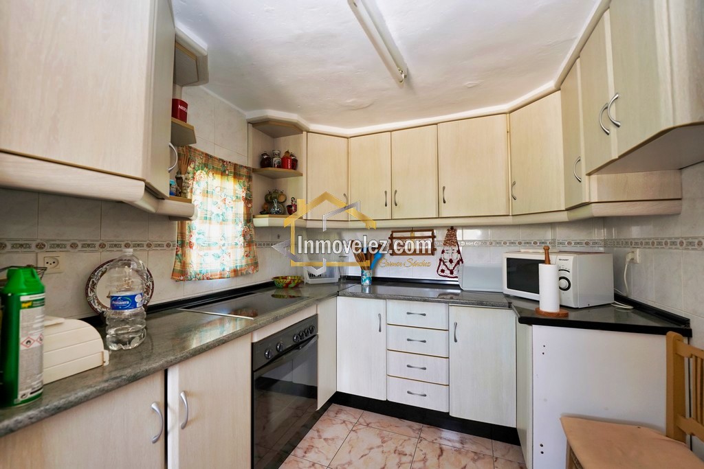 Gran casa en Vélez de Benaudalla (Ref.:0350)