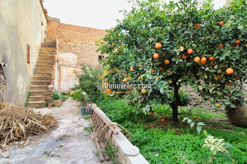 Casa con jardín (Ref.:0378)