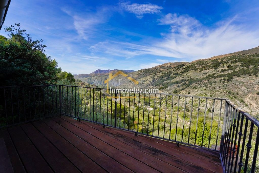 Cortijo en Vélez Benaudalla (Ref.:0388)