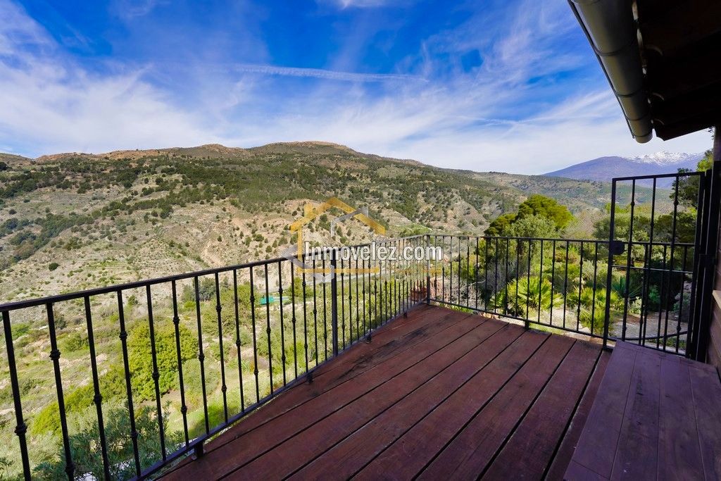 Cortijo en Vélez Benaudalla (Ref.:0388)
