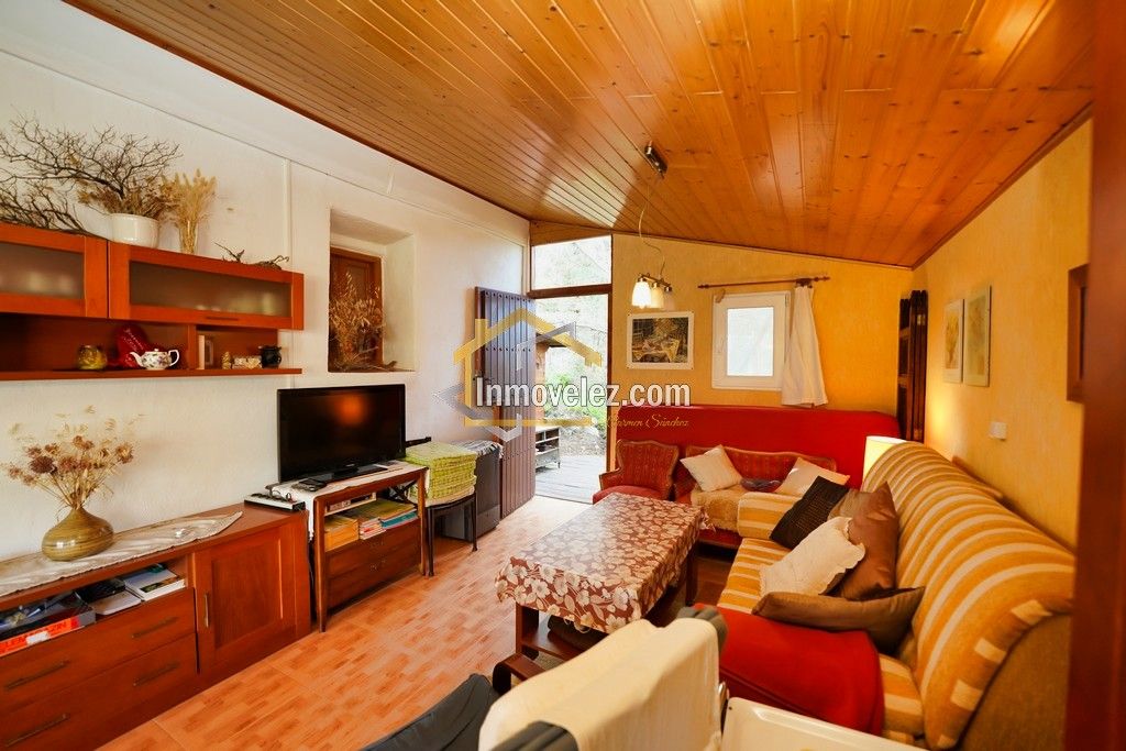 Cortijo en Vélez Benaudalla (Ref.:0388)