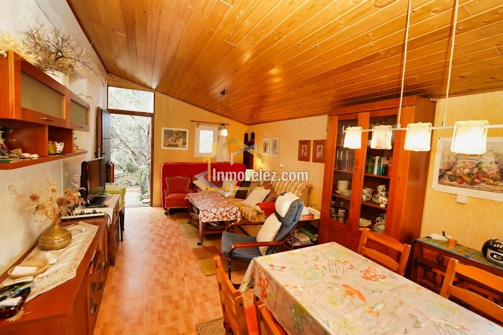 Cortijo en Vélez Benaudalla (Ref.:0388)