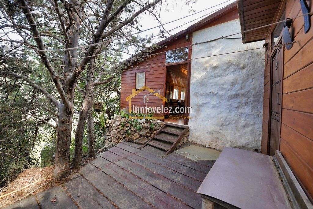 Cortijo en Vélez Benaudalla (Ref.:0388)
