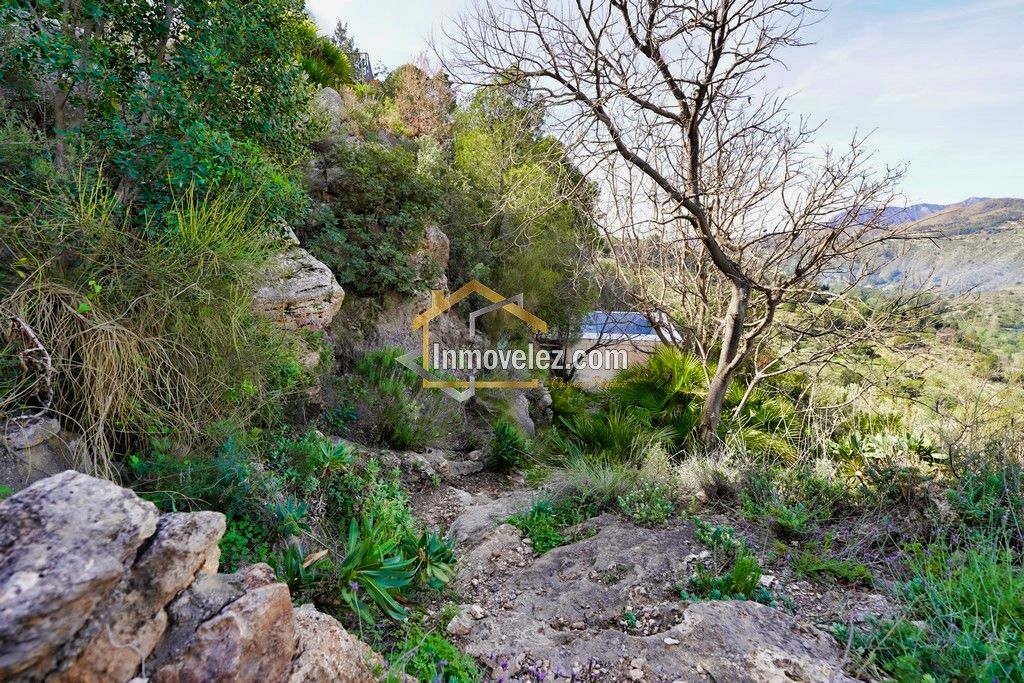 Cortijo en Vélez Benaudalla (Ref.:0388)