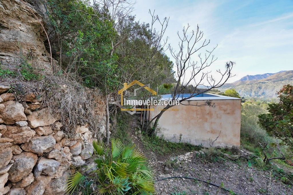 Cortijo en Vélez Benaudalla (Ref.:0388)