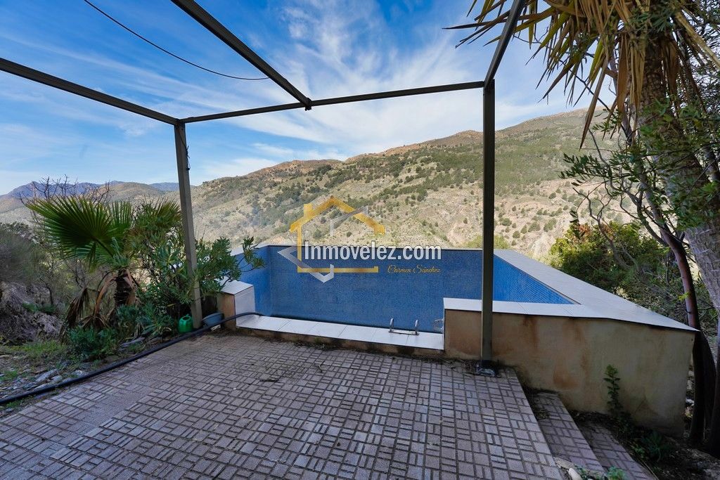 Cortijo en Vélez Benaudalla (Ref.:0388)