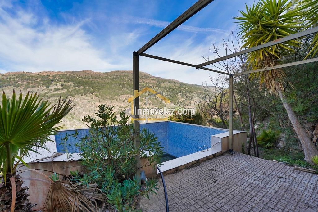 Cortijo en Vélez Benaudalla (Ref.:0388)