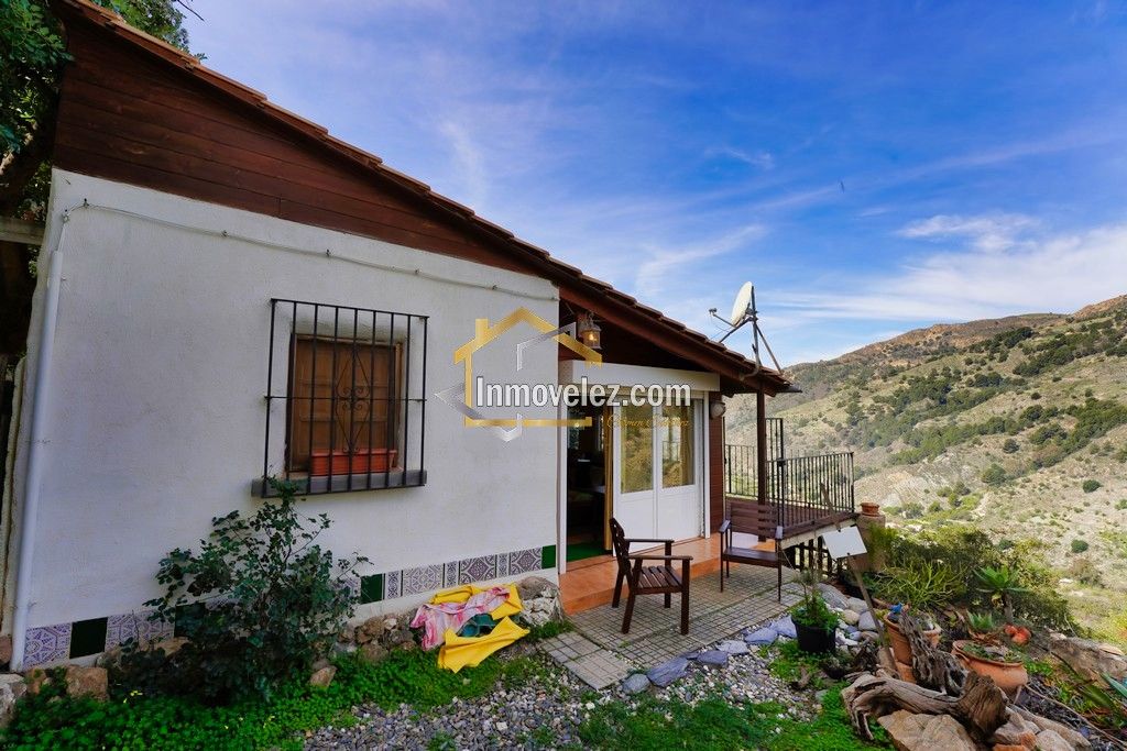 Cortijo en Vélez Benaudalla (Ref.:0388)
