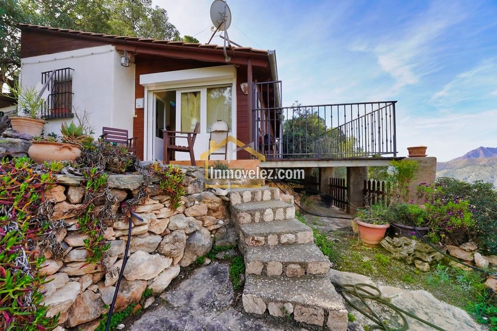 Cortijo en Vélez Benaudalla (Ref.:0388)