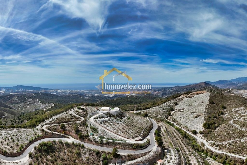 Cortijo en Vélez de Benaudalla (Ref.:0386)
