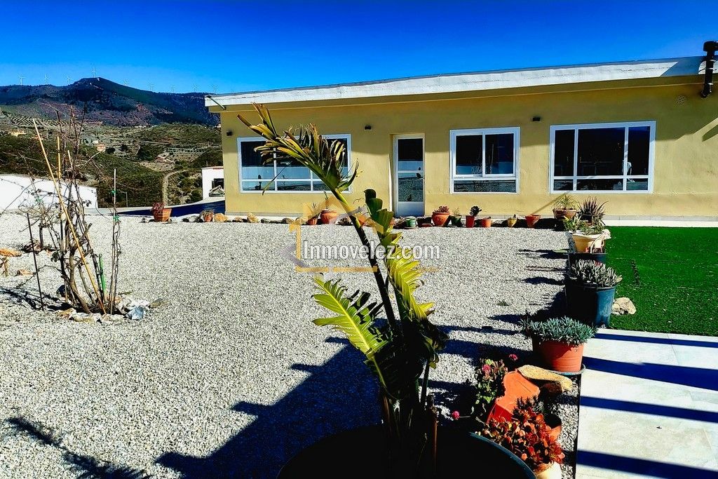 Cortijo en Vélez de Benaudalla (Ref.:0386)