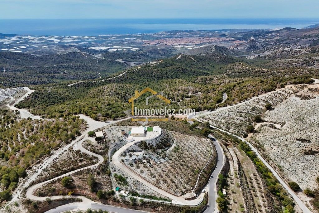 Cortijo en Vélez de Benaudalla (Ref.:0386)