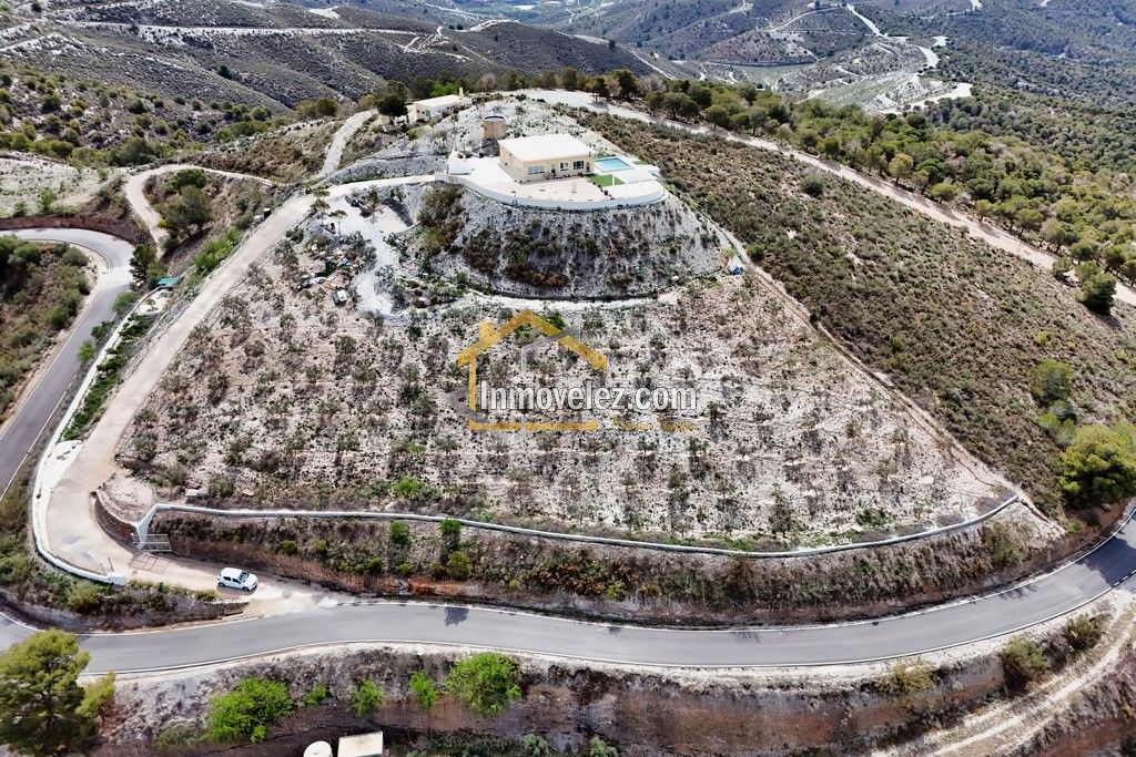 Cortijo en Vélez de Benaudalla (Ref.:0386)
