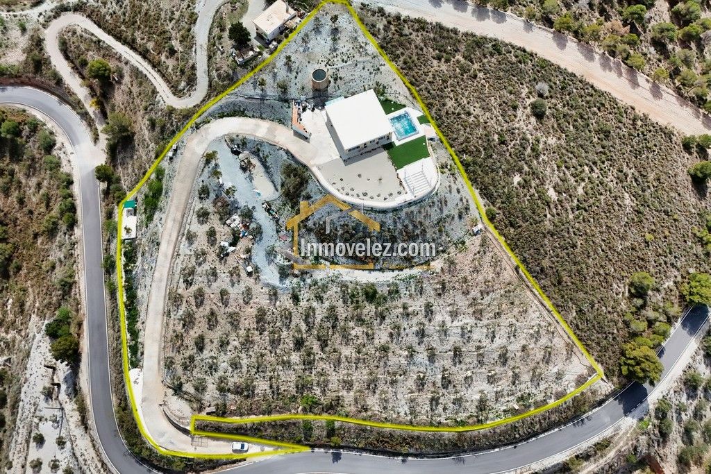 Cortijo en Vélez de Benaudalla (Ref.:0386)