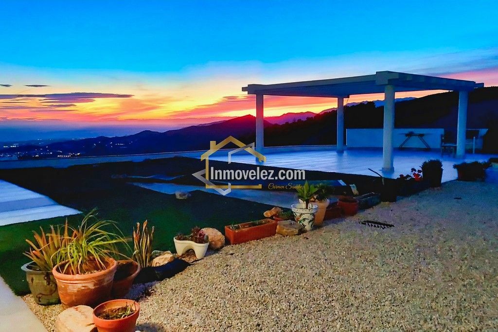Cortijo en Vélez de Benaudalla (Ref.:0386)