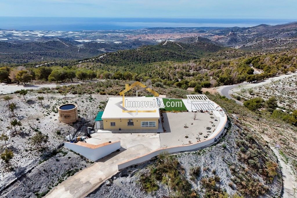 Cortijo en Vélez de Benaudalla (Ref.:0386)
