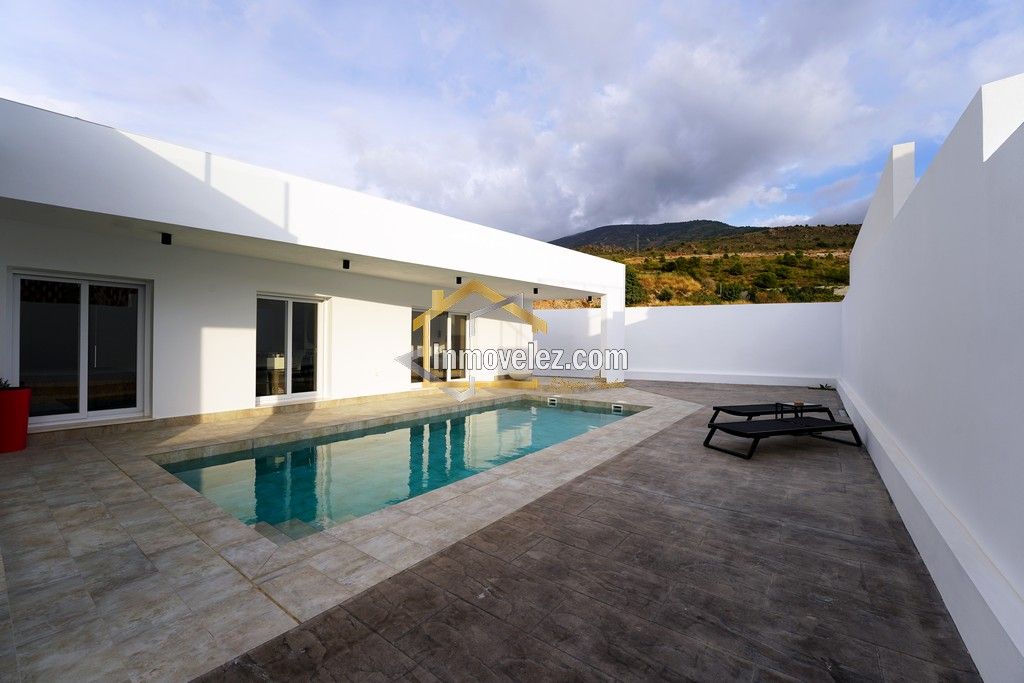 Chalet en Vélez de Benaudalla (Ref.:0456)
