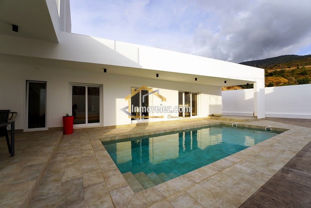 Chalet en Vélez de Benaudalla (Ref.:0456)