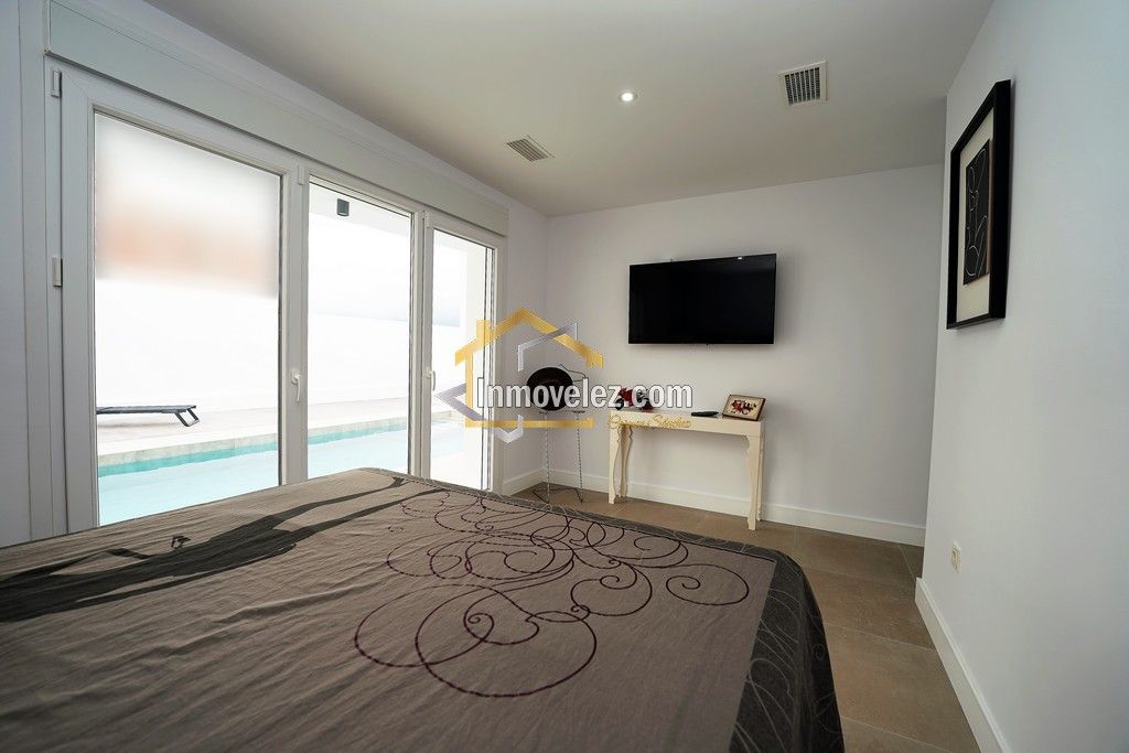 Chalet en Vélez de Benaudalla (Ref.:0456)