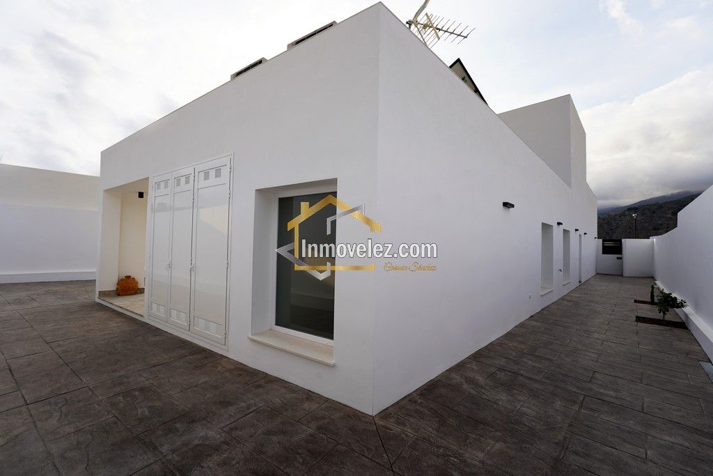 Chalet en Vélez de Benaudalla (Ref.:0456)