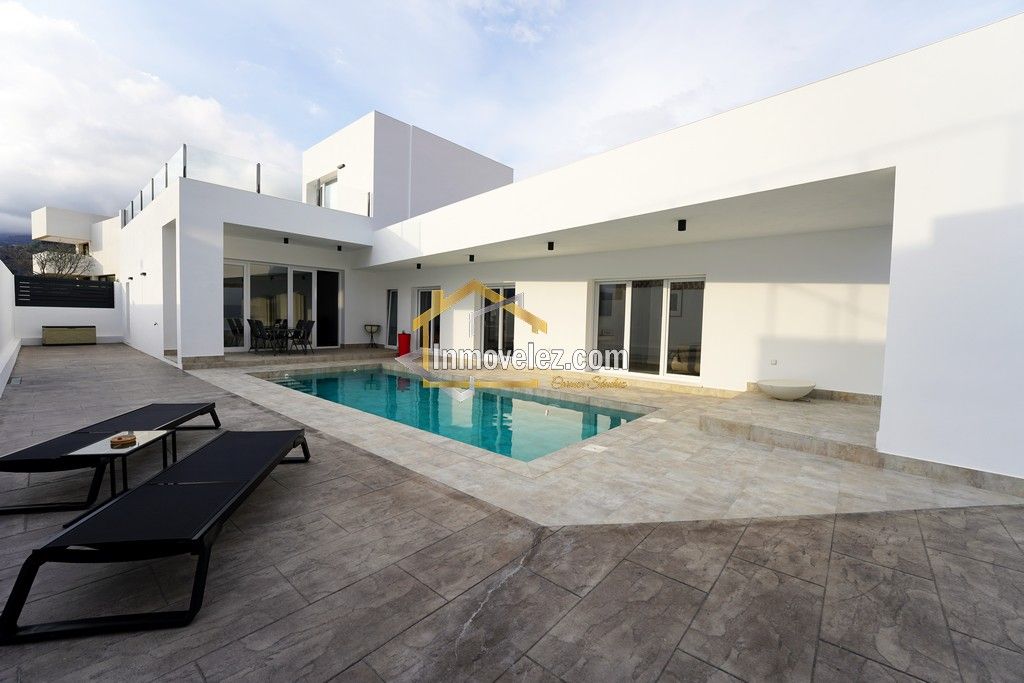 Chalet en Vélez de Benaudalla (Ref.:0456)