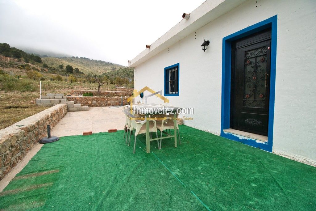 Cortijo en Vélez de Benaudalla (Ref.:0478)