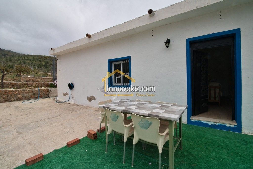 Cortijo en Vélez de Benaudalla (Ref.:0478)