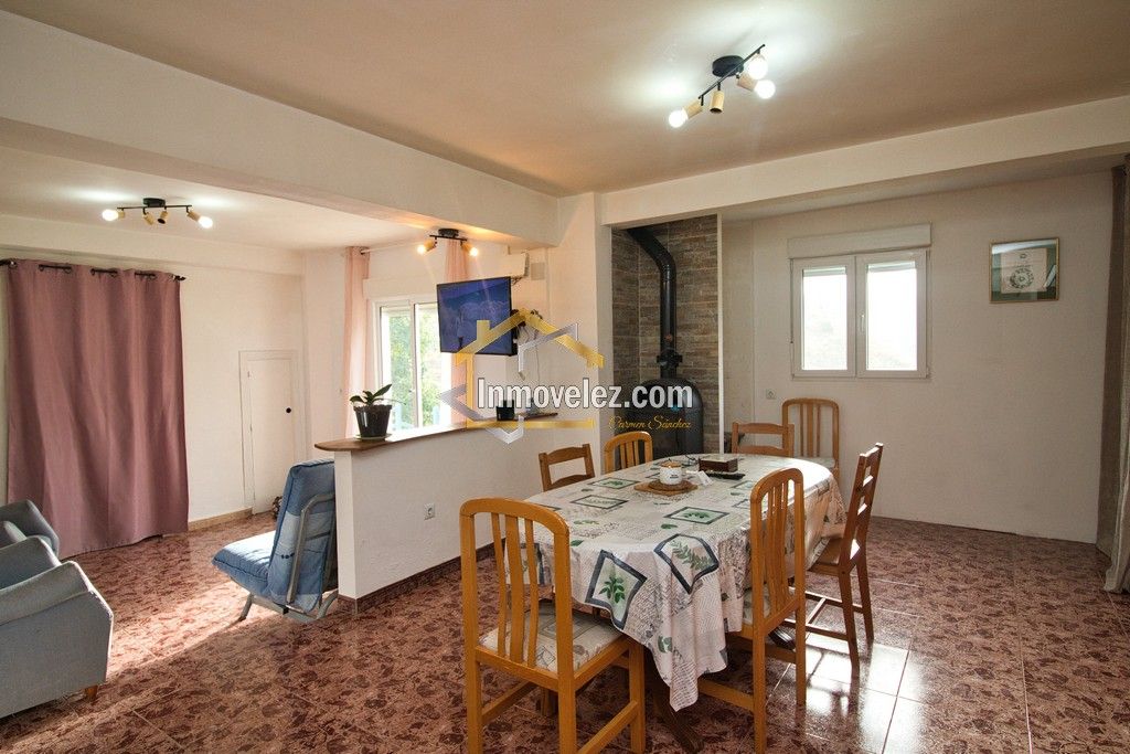 Casa en Izbor (Ref.:0487)
