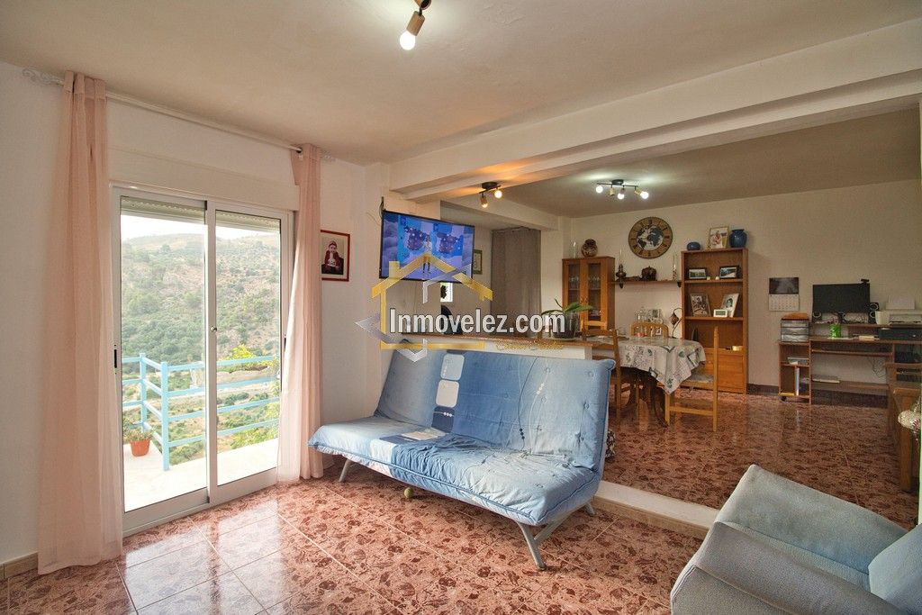 Casa en Izbor (Ref.:0487)