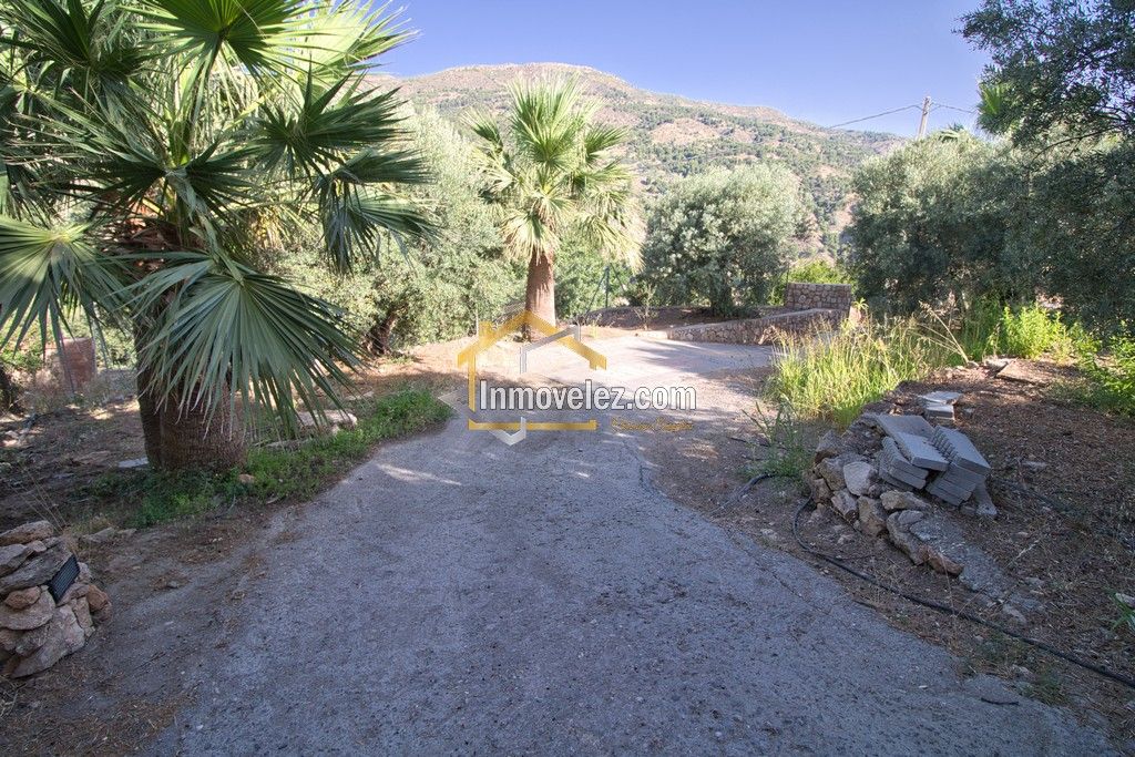 Cortijo rural en Vélez de Benaudalla (Ref.:0147)